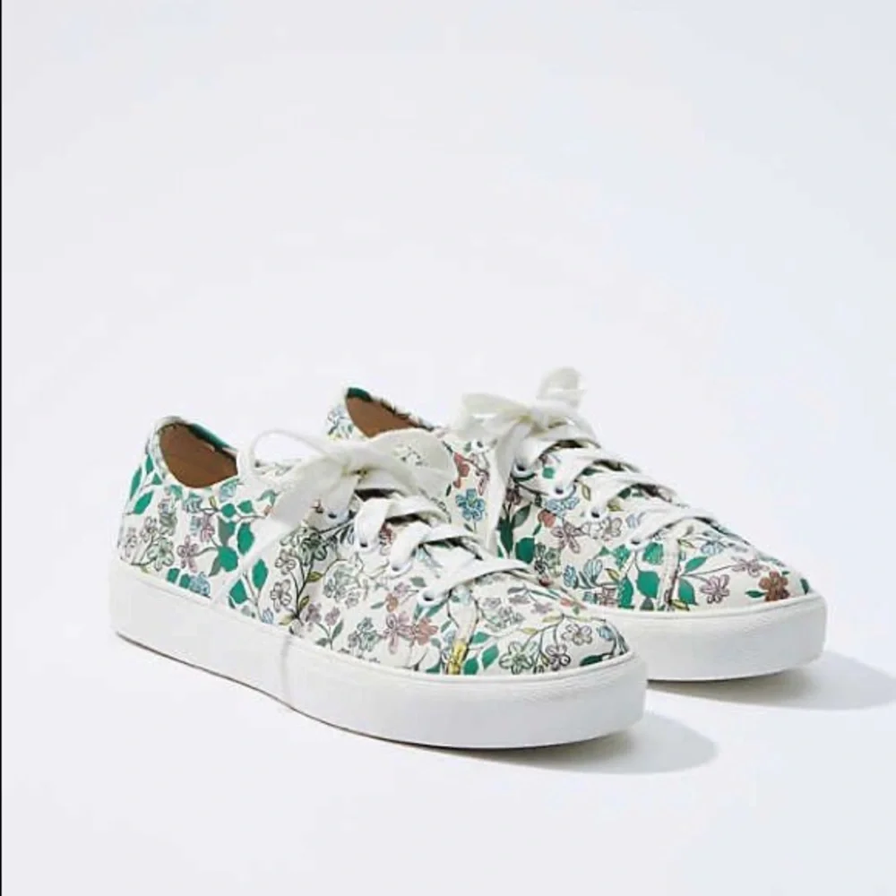 🎉2X HP🎉 Loft Floral Print Lace Up Sneakers 💗 White & Green - Picture 5 of 15